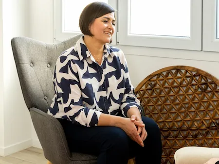 Elena Povolachi, sophrologue pour adultes vous reçoit à son cabinet de Boulogne-Billancourt