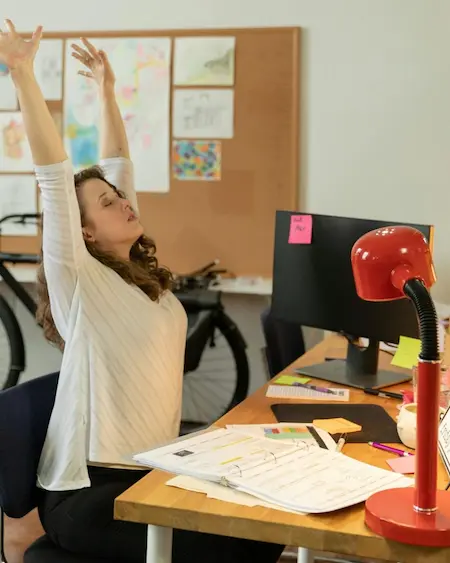 Intervention en entreprise pour un atelier de sophrologie axé sur la gestion du stress au travail et la prévention des RPS