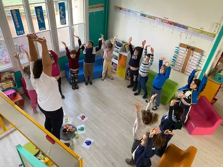 Atelier de sophrologie ludique pour les enfants de maternelle sur la gestion des émotions et le vivre-ensemble